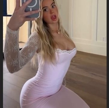 Jennysospeciall / Truly_specialgirl new sexxtape video is so sexy!!!